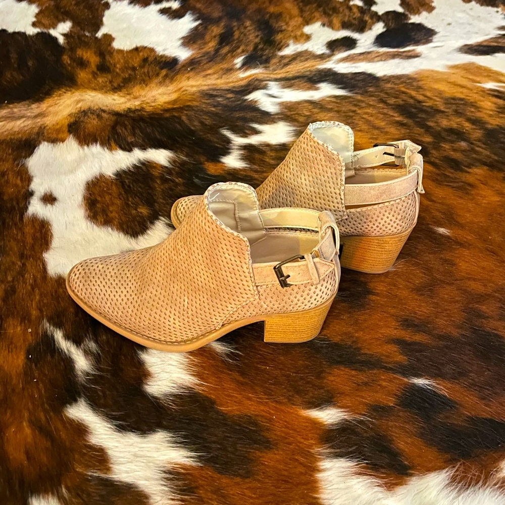 Cupid Tan boots booties buckle elastic heel cute fun